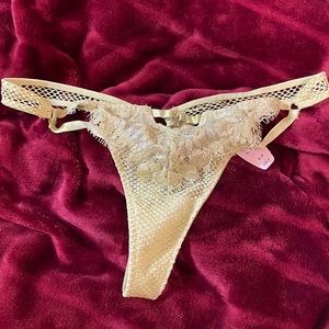 VS Neon pastel yellow Victoria’s secret thong NWT new with tag size small